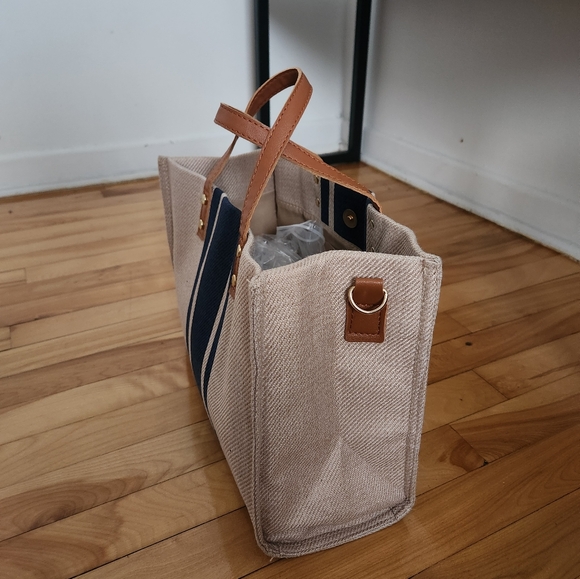 Casual Handbag - Picture 2 of 4